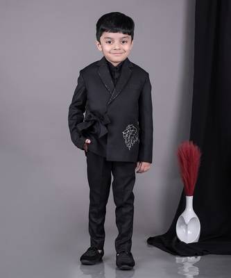 Black knot side blazer with hand embroidered with pant set 1