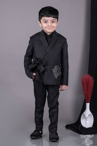 Black knot side blazer with hand embroidered with pant set