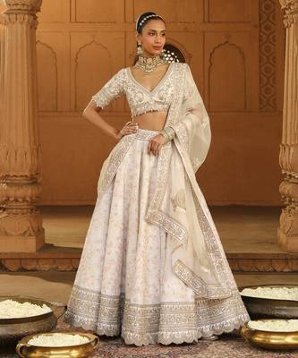 Mehnoor Maryam Dasiy Ivory Heavy Lehenga Set 1
