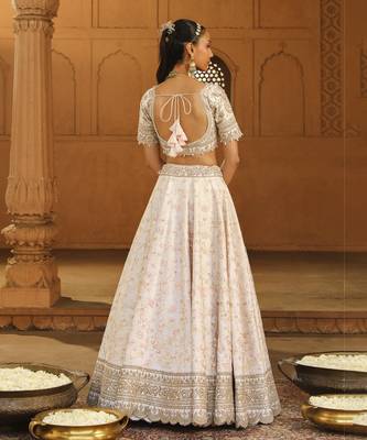 Mehnoor Maryam Dasiy Ivory Heavy Lehenga Set 3