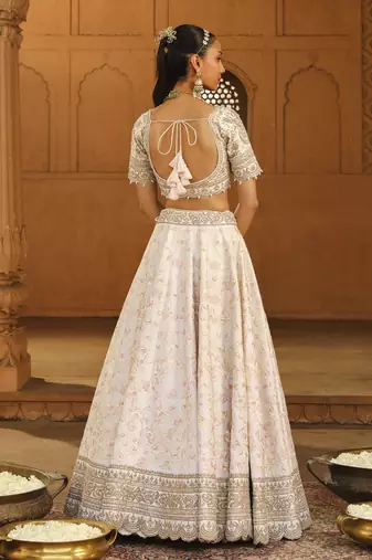 Mehnoor Maryam Dasiy Ivory Heavy Lehenga Set