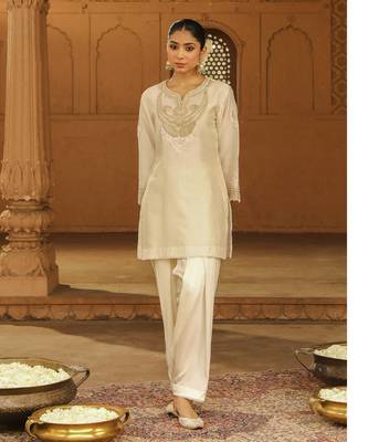 Mehnoor ashira daisy ivory short kurta with salwar set 1