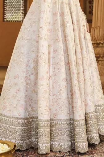 Mehnoor Maryam Dasiy Ivory Heavy Lehenga Set