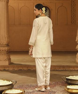 Mehnoor ashira daisy ivory short kurta with salwar set 2