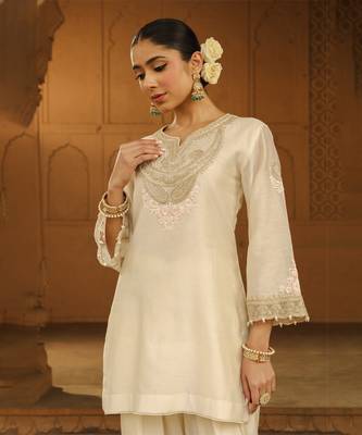 Mehnoor ashira daisy ivory short kurta with salwar set 3