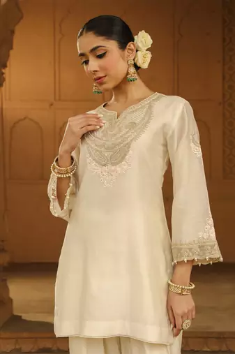 Mehnoor ashira daisy ivory short kurta with salwar set