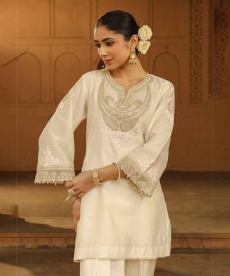 Mehnoor ashira daisy ivory short kurta with salwar set 4