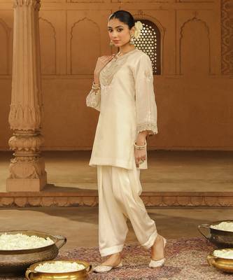 Mehnoor ashira daisy ivory short kurta with salwar set 5