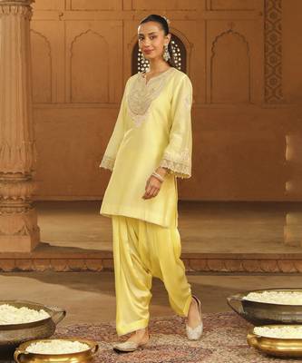 Mehnoor ashira lemon yellow short kurta with salwar set 2
