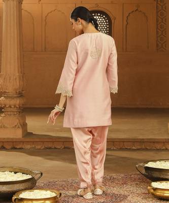 Mehnoor arisa blush pink short kurta with salwar set 3