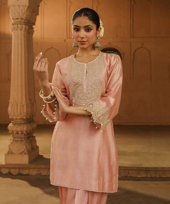 Mehnoor arisa off-rose short kurta with salwar set 3
