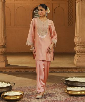 Mehnoor arisa off-rose short kurta with salwar set 1