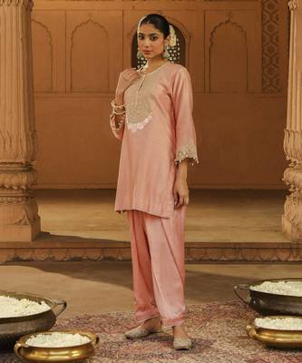 Mehnoor arisa off-rose short kurta with salwar set 4