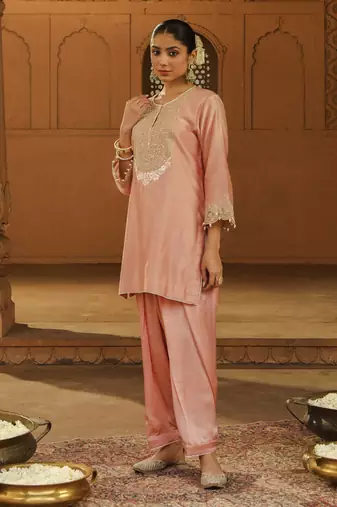 Mehnoor arisa off-rose short kurta with salwar set