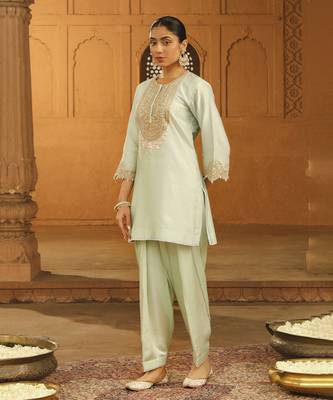 Mehnoor arisa misty green short kurta with salwar set 1