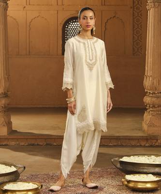 Mehnoor anika daisy ivory short kurta with dhoti set 1