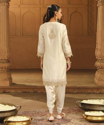 Mehnoor anika daisy ivory short kurta with dhoti set 2