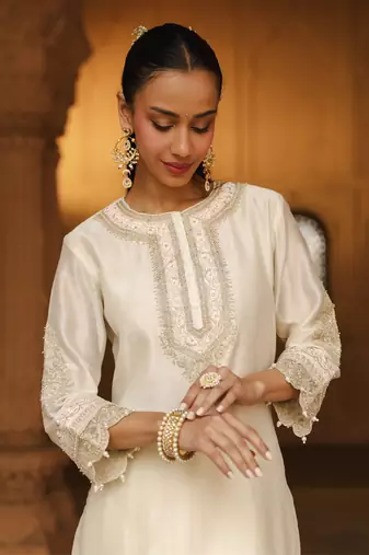 Mehnoor anika daisy ivory short kurta with dhoti set