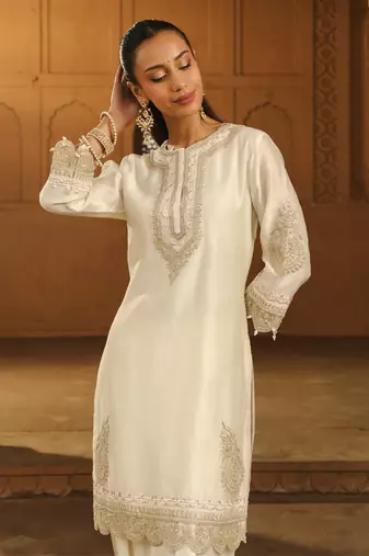 Mehnoor anika daisy ivory short kurta with dhoti set
