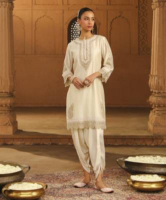 Mehnoor anika daisy ivory short kurta with dhoti set 5