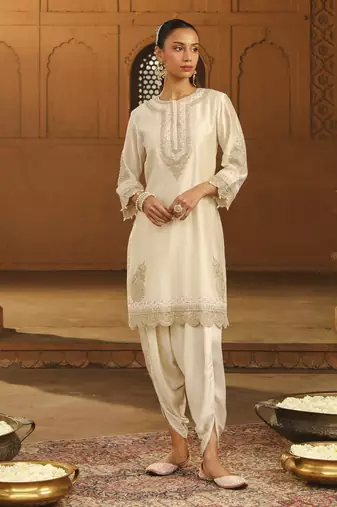 Mehnoor anika daisy ivory short kurta with dhoti set