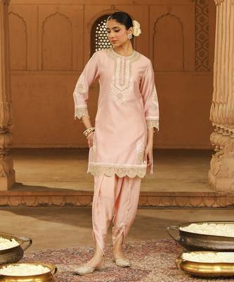Mehnoor ernika off-rose short kurta with dhoti set 1
