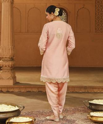 Mehnoor ernika off-rose short kurta with dhoti set 2