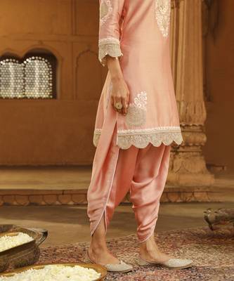 Mehnoor Ernika Off-Rose Short Kurta With Dhoti Set 4