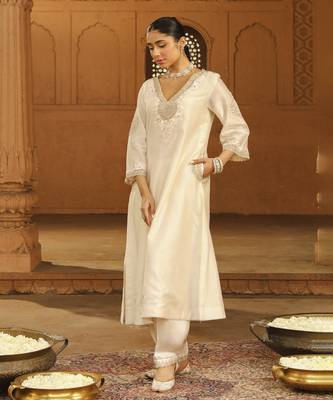 Mehnoor Akira Daisy Ivory A-Line Chauga With Salwar Set 2
