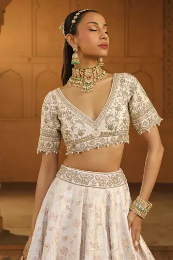 Mehnoor Maryam Dasiy Ivory Heavy Lehenga Set