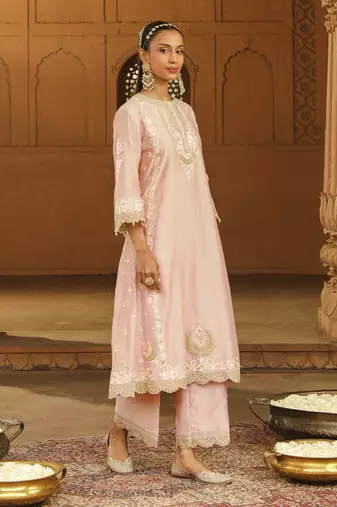 Mehnoor yasna off-rose a-line palazzo suit with dupatta set