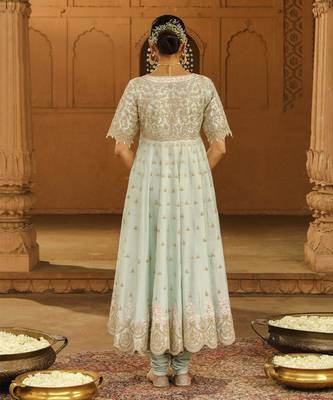 Mehnoor ayda blush pink short kurta with sharara and dupatta set 3