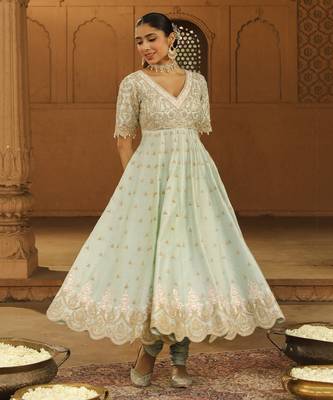 Mehnoor ayda blush pink short kurta with sharara and dupatta set 5