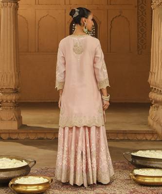 Mehnoor ayda off-rose short kurta with sharara and dupatta set 2