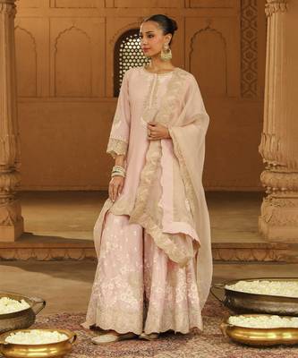 Mehnoor ayda off-rose short kurta with sharara and dupatta set 1