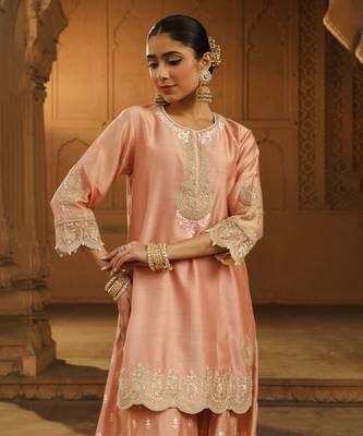 Mehnoor ayda Off Rose short kurta with sharara and dupatta set 2