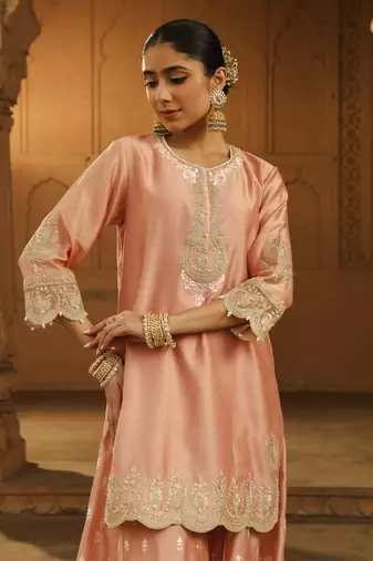 Mehnoor ayda Off Rose short kurta with sharara and dupatta set