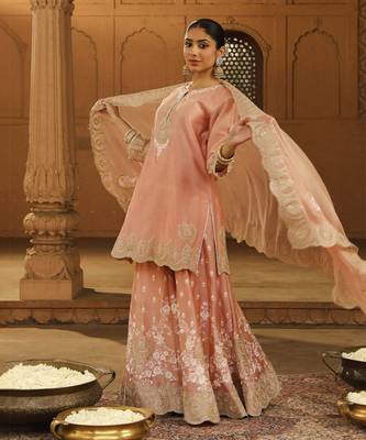 Mehnoor ayda Off Rose short kurta with sharara and dupatta set 1