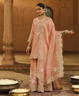 Mehnoor ayda Off Rose short kurta with sharara and dupatta set 4