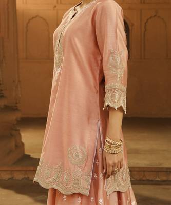 Mehnoor ayda Off Rose short kurta with sharara and dupatta set 5