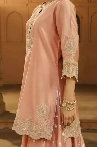 Mehnoor ayda Off Rose short kurta with sharara and dupatta set