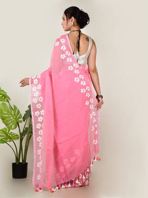 Aakar pink handloom cotton saree with handcrafted floral art 4
