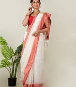 Aakar Aagomoni | white handloom cottton saree with red border