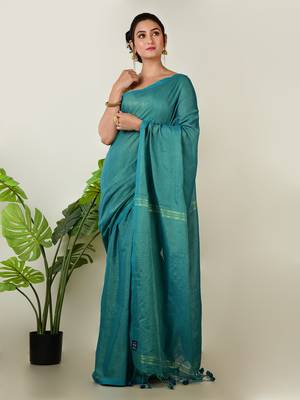 Aakar turquoise green handloom linen saree with golden zari stripe 1