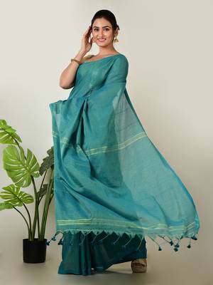 Aakar turquoise green handloom linen saree with golden zari stripe 3