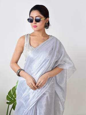 Aakar  white handloom tissue saree 4