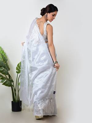 Aakar  white handloom tissue saree 5