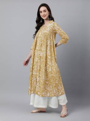 Janasya women's mustard pure cotton floral printed flared kurta 3
