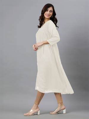 Janasya women's off white dobby chiffon self design flared kurta 3
