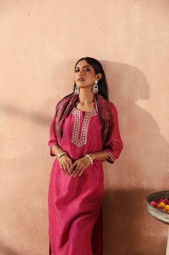 Dark pink straight fit chanderi kurta set